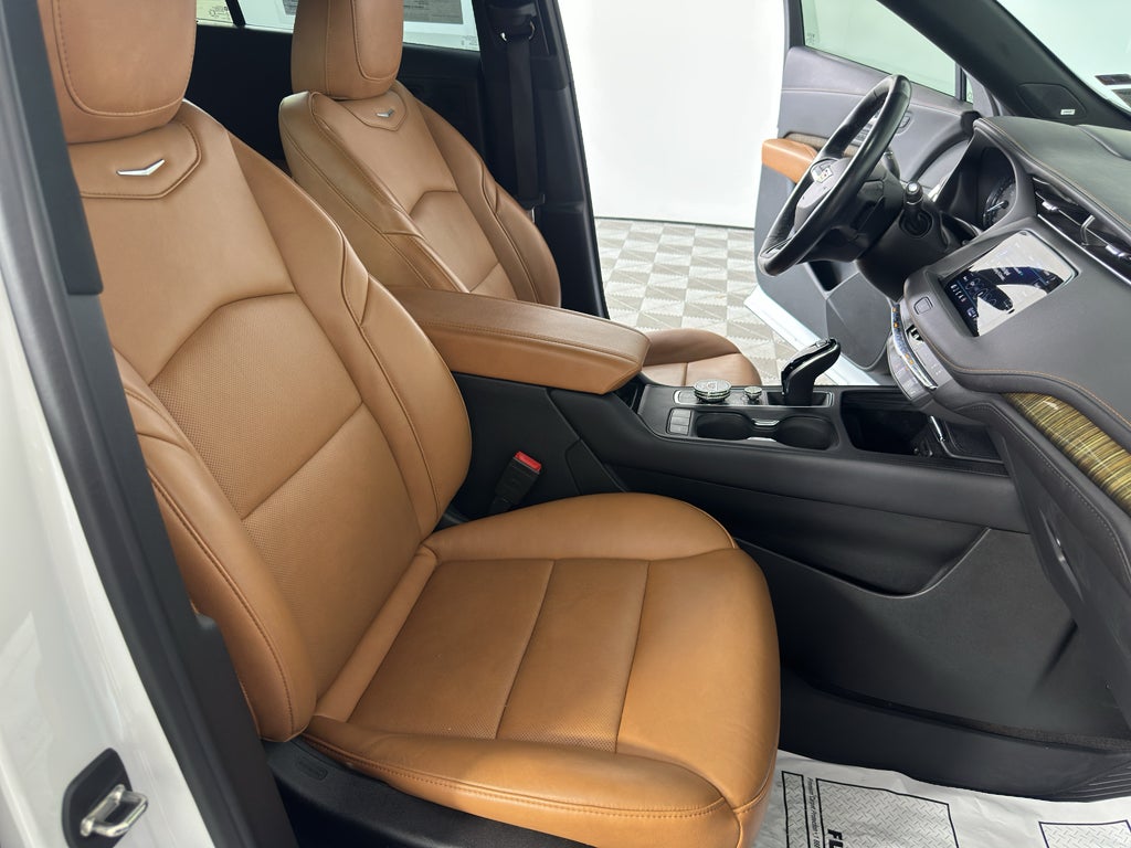 2022 Cadillac XT4 Premium Luxury
