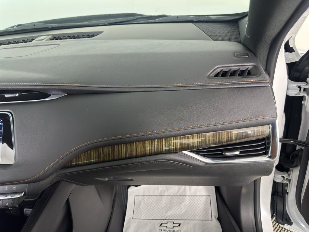 2022 Cadillac XT4 Premium Luxury