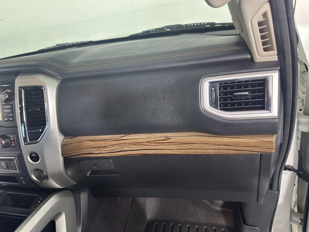 2017 Nissan Titan SL