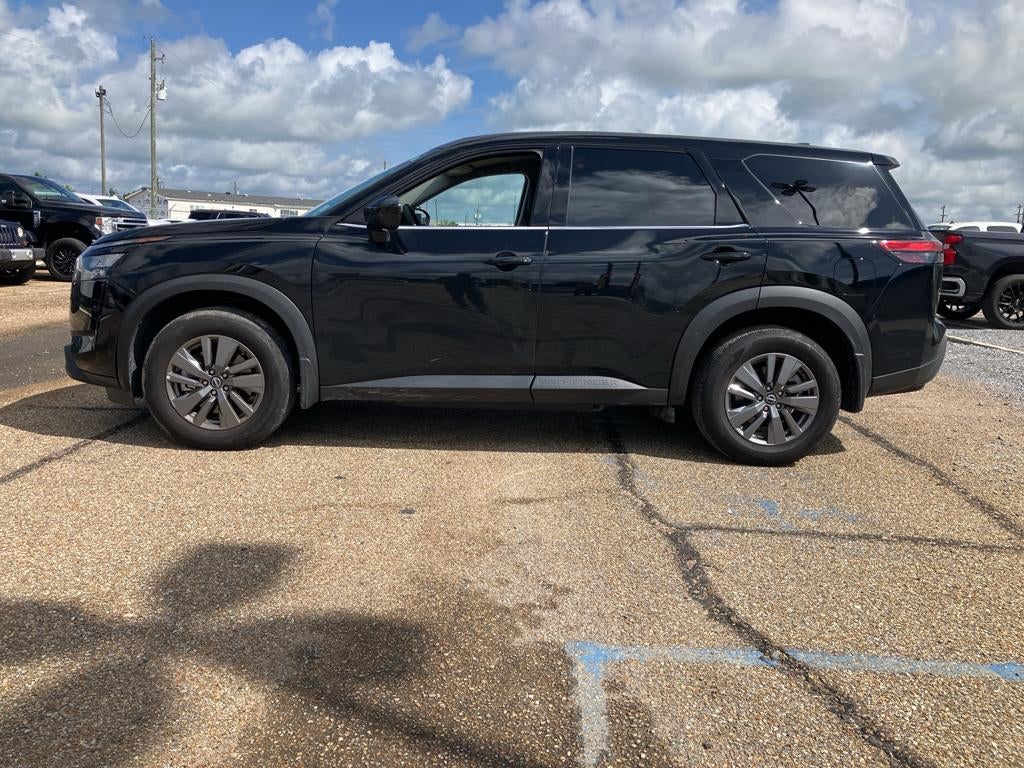 2025 Nissan Pathfinder S 2WD's photo