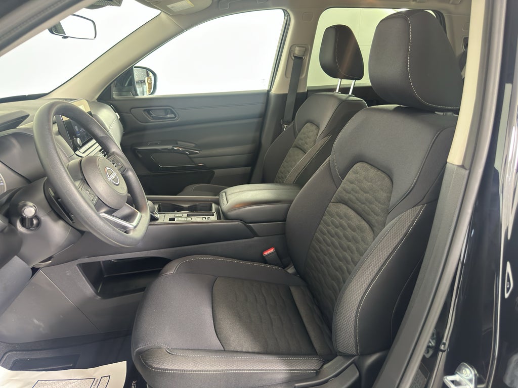 2025 Nissan Pathfinder S