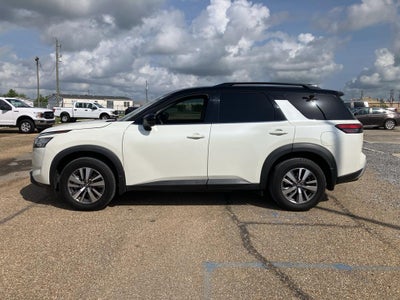 2022 Nissan Pathfinder SL