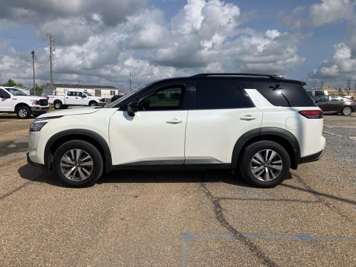 2022 Nissan Pathfinder SL